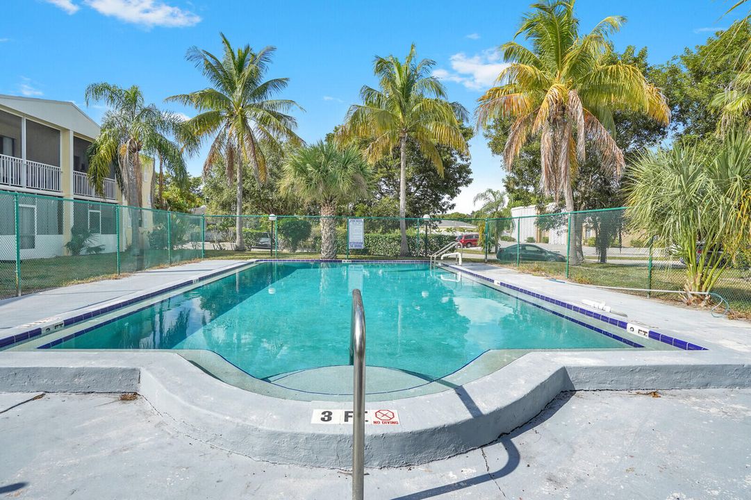 For Sale: $129,000 (2 beds, 1 baths, 847 Square Feet)