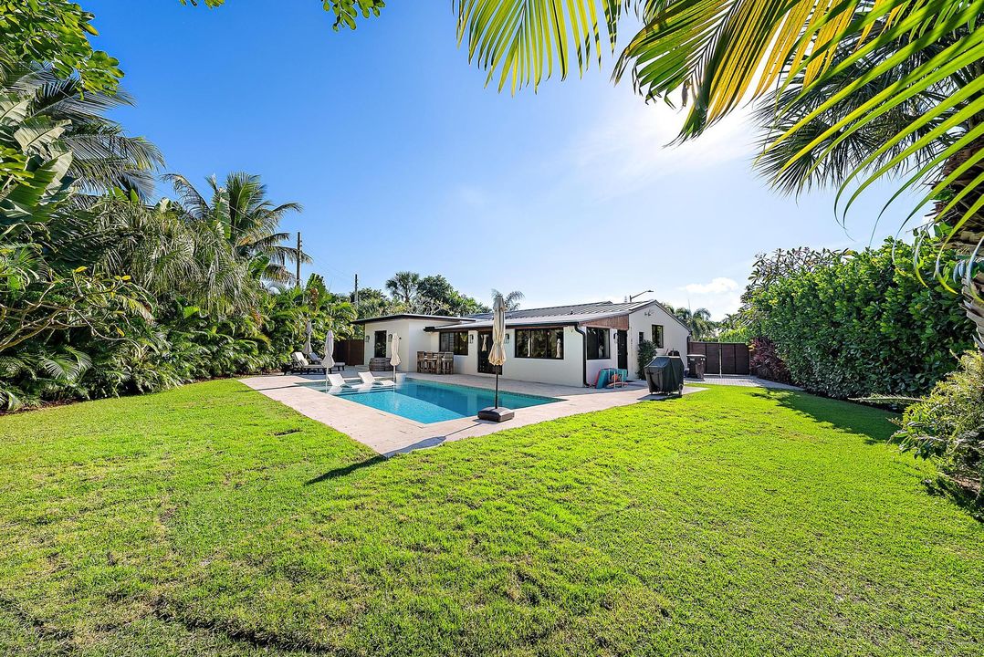 待售: $2,495,000 (4 贝兹, 2 浴室, 1906 平方英尺)