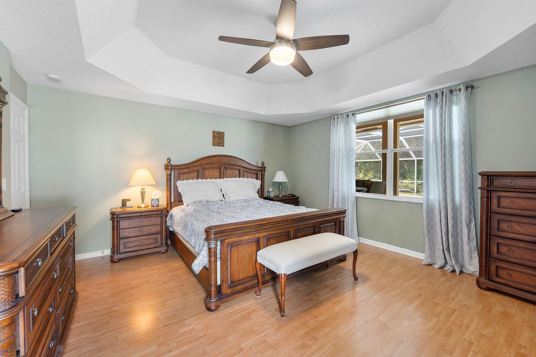 En Venta: $685,000 (5 camas, 3 baños, 2429 Pies cuadrados)