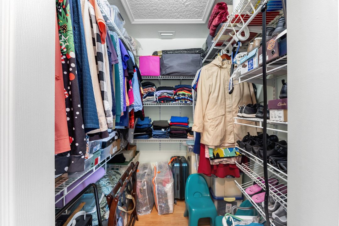 En Venta: $685,000 (5 camas, 3 baños, 2429 Pies cuadrados)