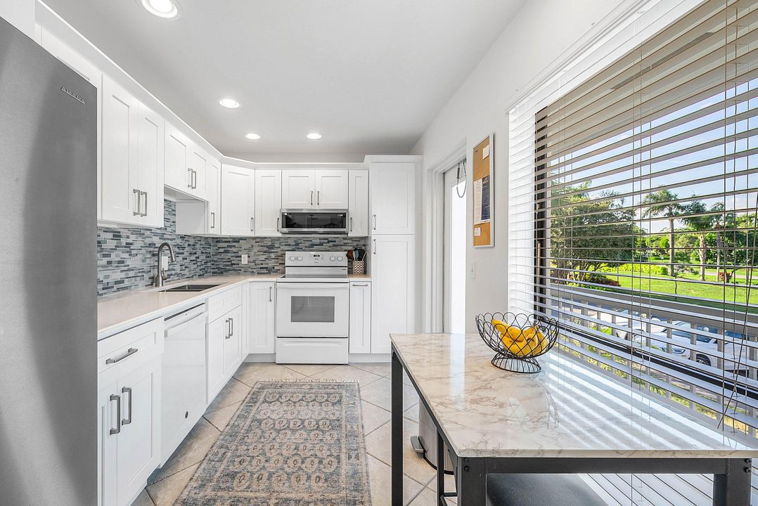 待售: $367,000 (2 贝兹, 2 浴室, 1300 平方英尺)