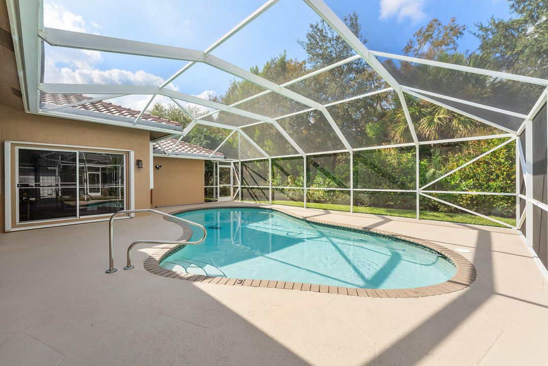 En Venta: $685,000 (5 camas, 3 baños, 2429 Pies cuadrados)