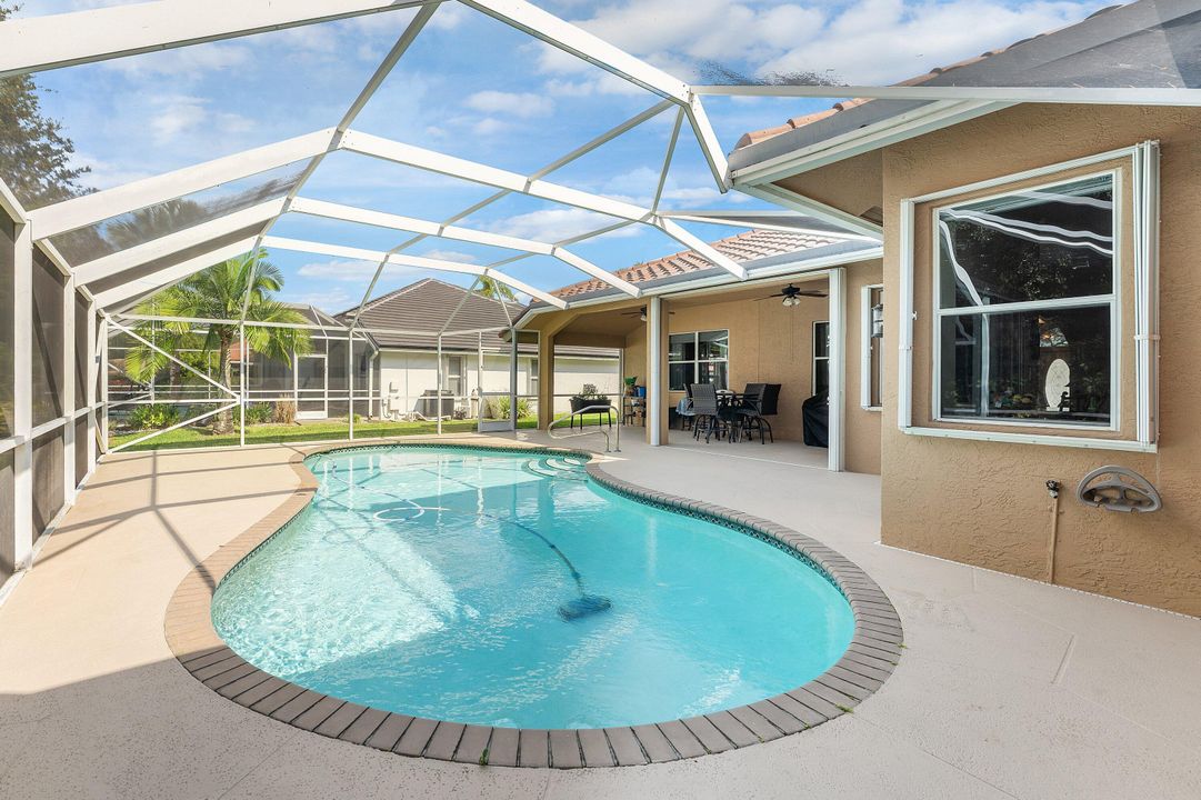 En Venta: $685,000 (5 camas, 3 baños, 2429 Pies cuadrados)