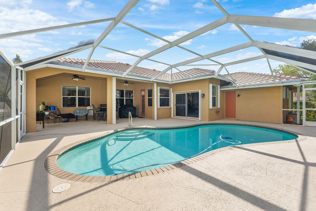 En Venta: $685,000 (5 camas, 3 baños, 2429 Pies cuadrados)