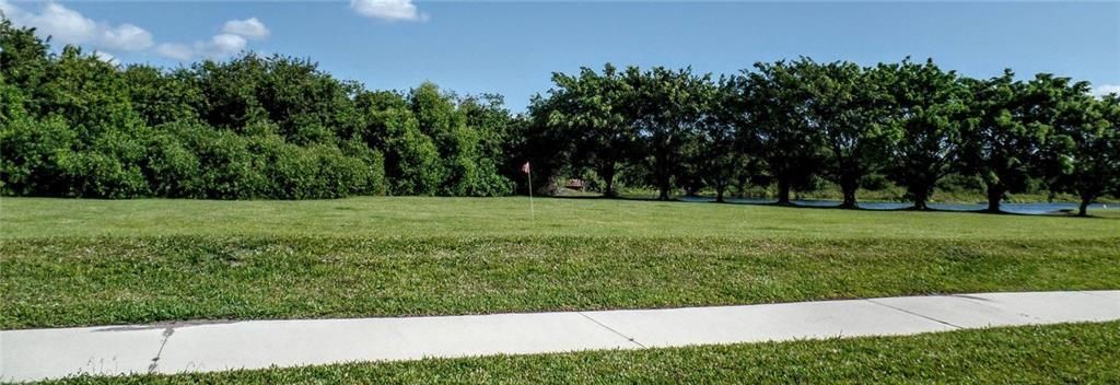 Под контрактом: $267,000 (2 спален, 2 ванн, 1107 Квадратных фут)