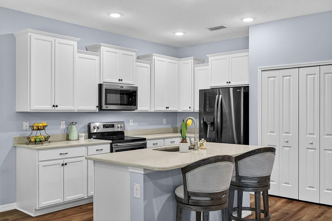 Под контрактом: $349,900 (2 спален, 2 ванн, 1656 Квадратных фут)