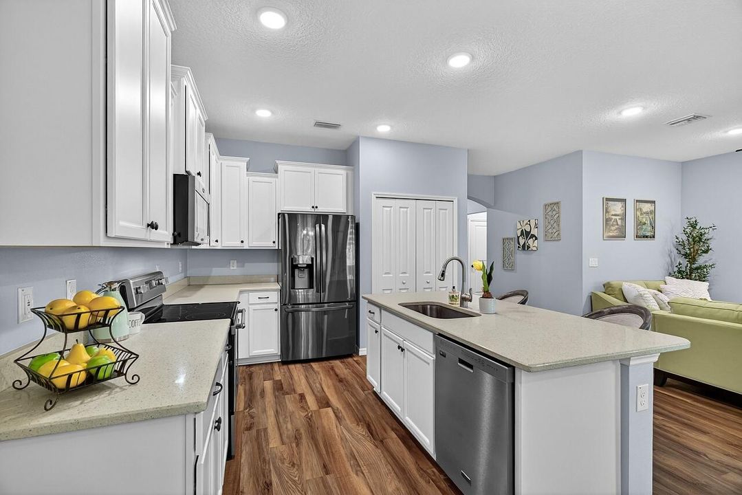 Под контрактом: $349,900 (2 спален, 2 ванн, 1656 Квадратных фут)