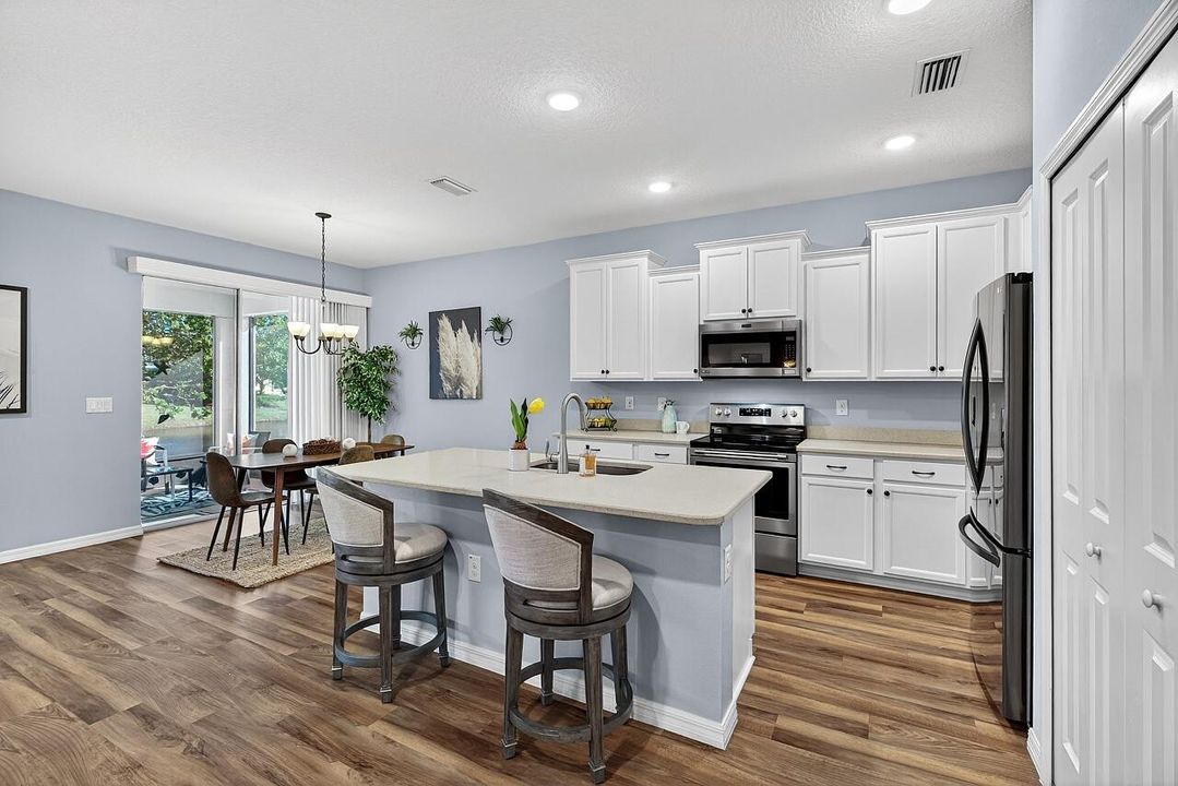 Под контрактом: $349,900 (2 спален, 2 ванн, 1656 Квадратных фут)