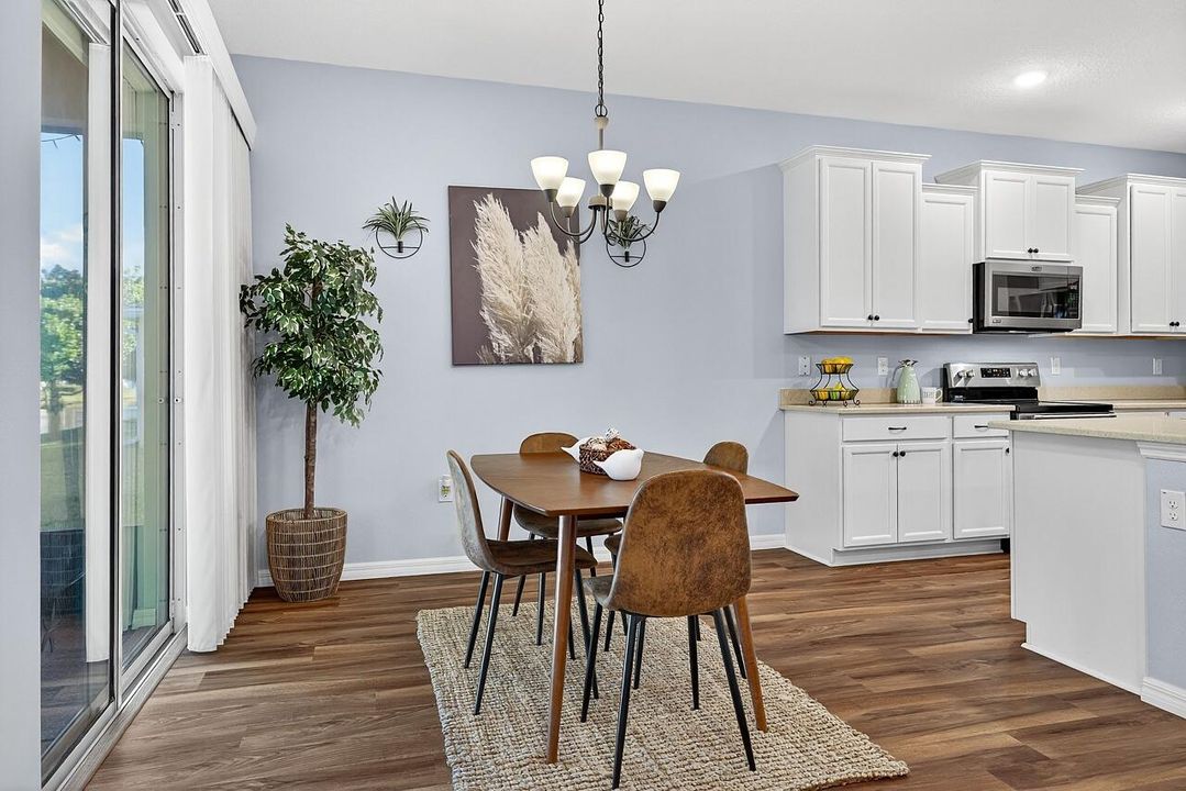 Под контрактом: $349,900 (2 спален, 2 ванн, 1656 Квадратных фут)