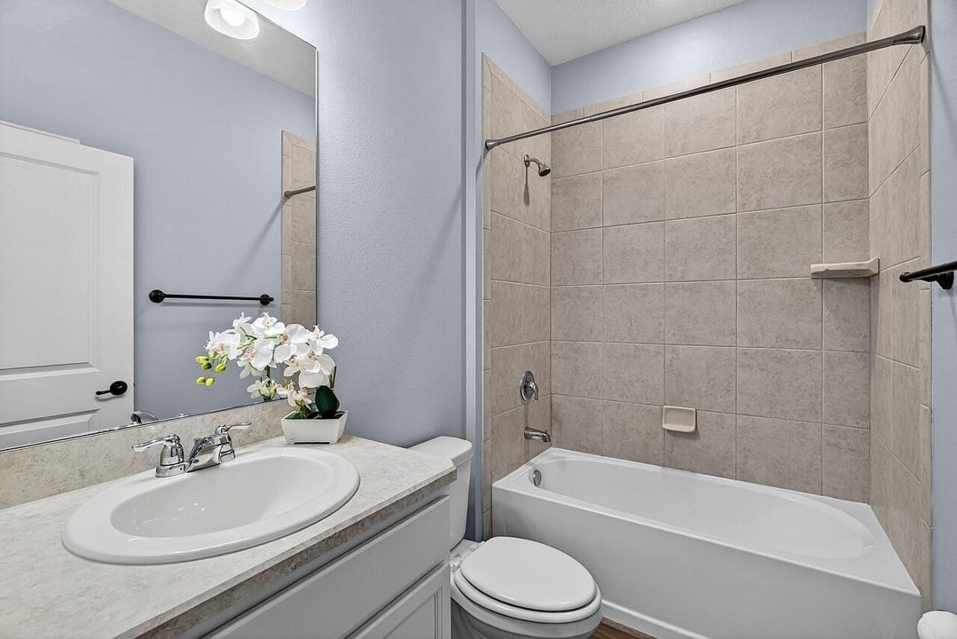 Под контрактом: $349,900 (2 спален, 2 ванн, 1656 Квадратных фут)