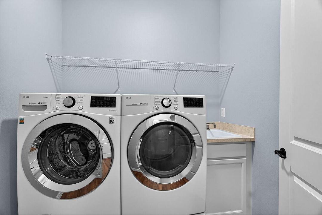 Под контрактом: $349,900 (2 спален, 2 ванн, 1656 Квадратных фут)