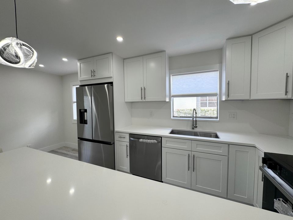 En Venta: $184,900 (2 camas, 2 baños, 880 Pies cuadrados)