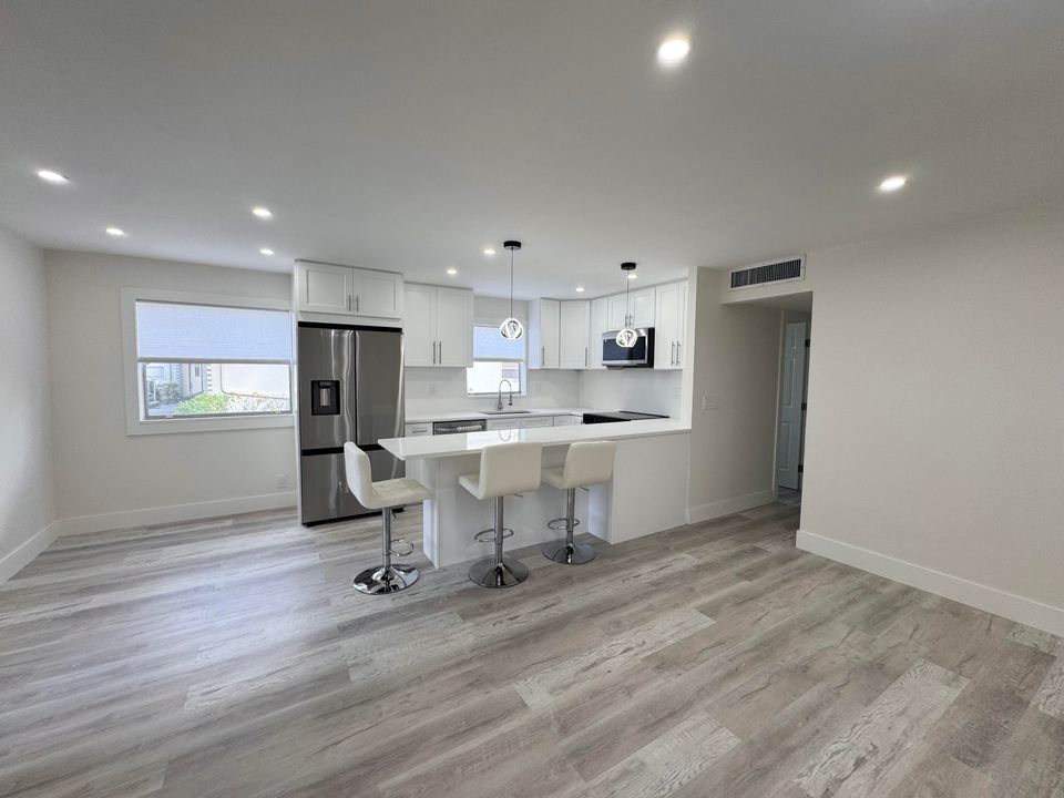 En Venta: $184,900 (2 camas, 2 baños, 880 Pies cuadrados)