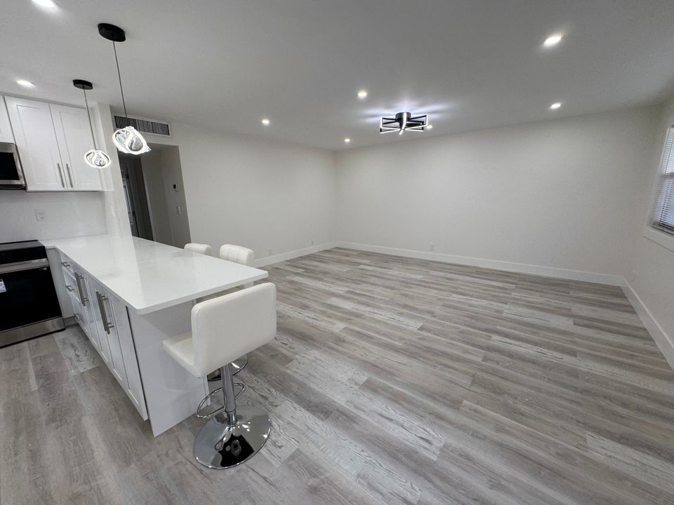 En Venta: $184,900 (2 camas, 2 baños, 880 Pies cuadrados)