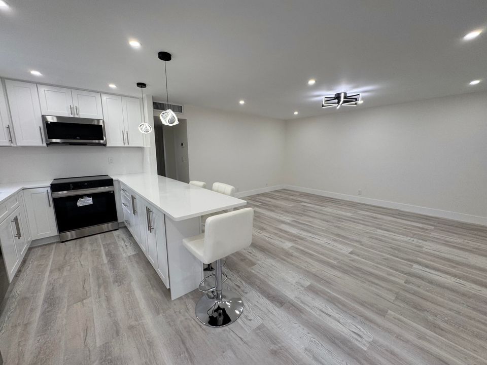 En Venta: $184,900 (2 camas, 2 baños, 880 Pies cuadrados)