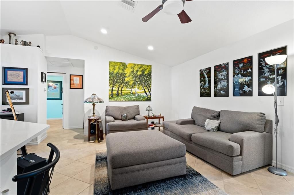 合同活跃: $339,000 (3 贝兹, 2 浴室, 1132 平方英尺)