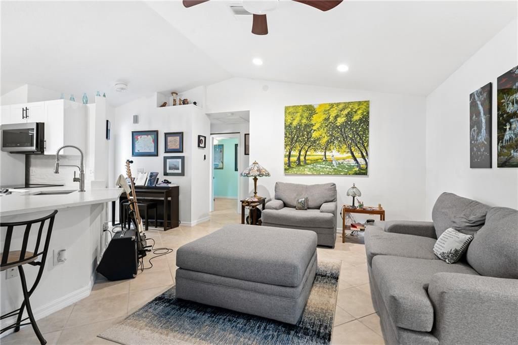 合同活跃: $339,000 (3 贝兹, 2 浴室, 1132 平方英尺)