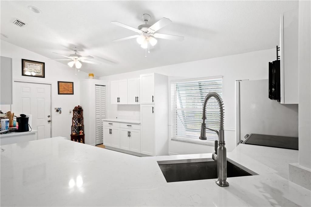 合同活跃: $339,000 (3 贝兹, 2 浴室, 1132 平方英尺)