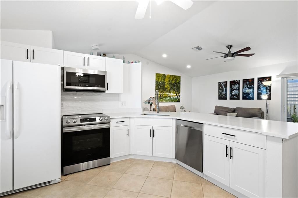 合同活跃: $339,000 (3 贝兹, 2 浴室, 1132 平方英尺)