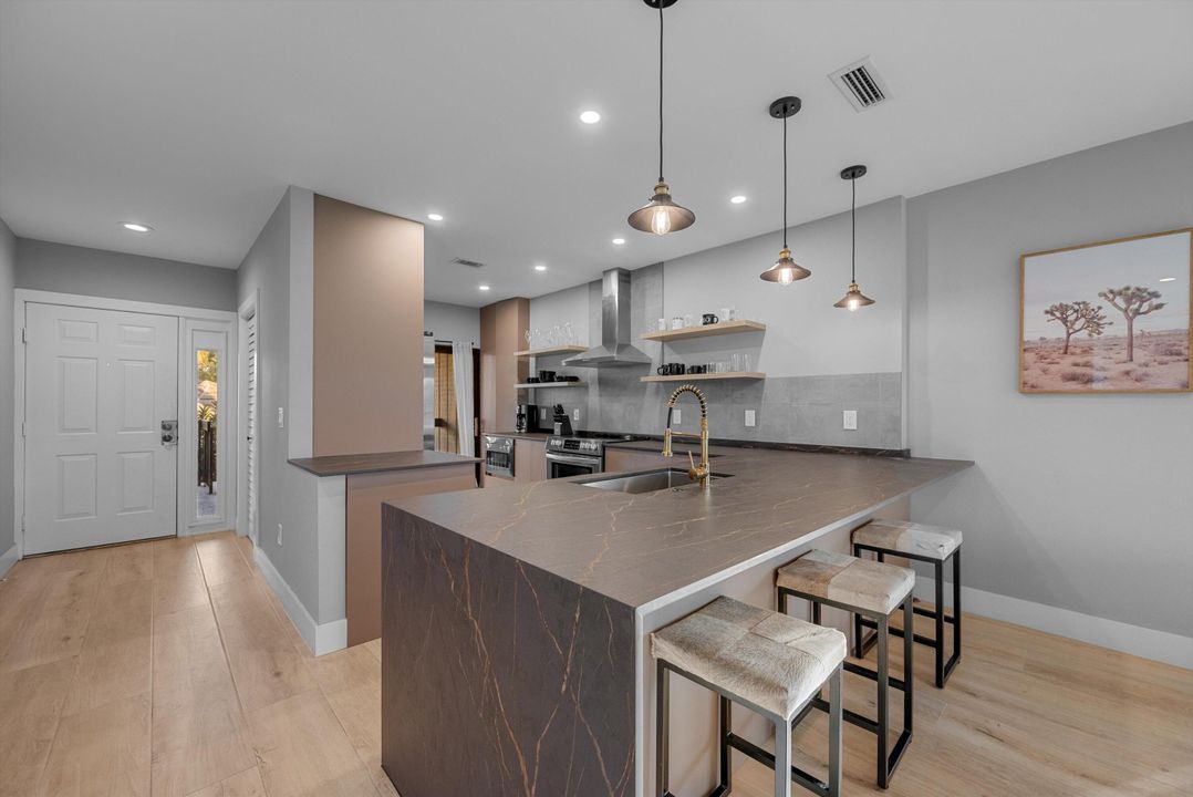 待售: $990,000 (3 贝兹, 3 浴室, 1800 平方英尺)