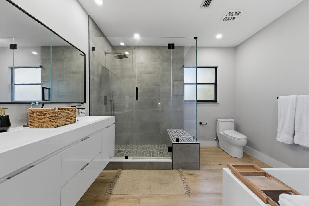 待售: $990,000 (3 贝兹, 3 浴室, 1800 平方英尺)