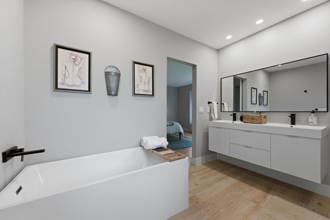 待售: $990,000 (3 贝兹, 3 浴室, 1800 平方英尺)