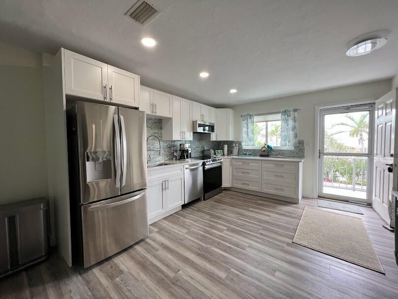 For Rent: $2,700 (2 beds, 2 baths, 1092 Square Feet)