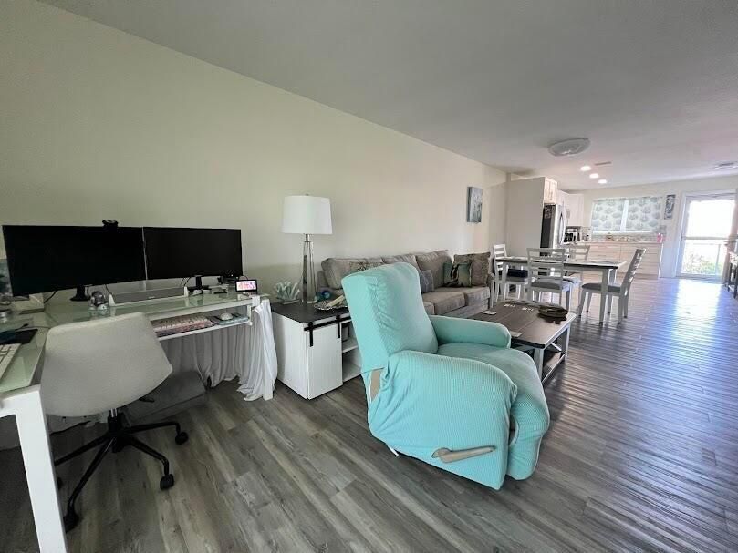 For Rent: $2,700 (2 beds, 2 baths, 1092 Square Feet)