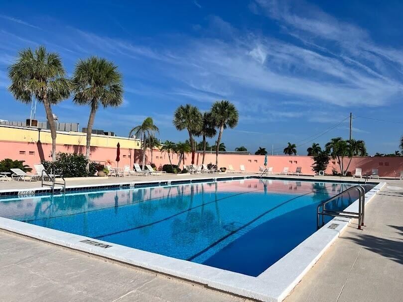 For Rent: $2,700 (2 beds, 2 baths, 1092 Square Feet)