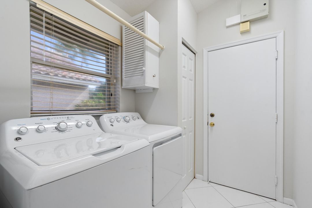 For Sale: $479,000 (3 beds, 2 baths, 1949 Square Feet)