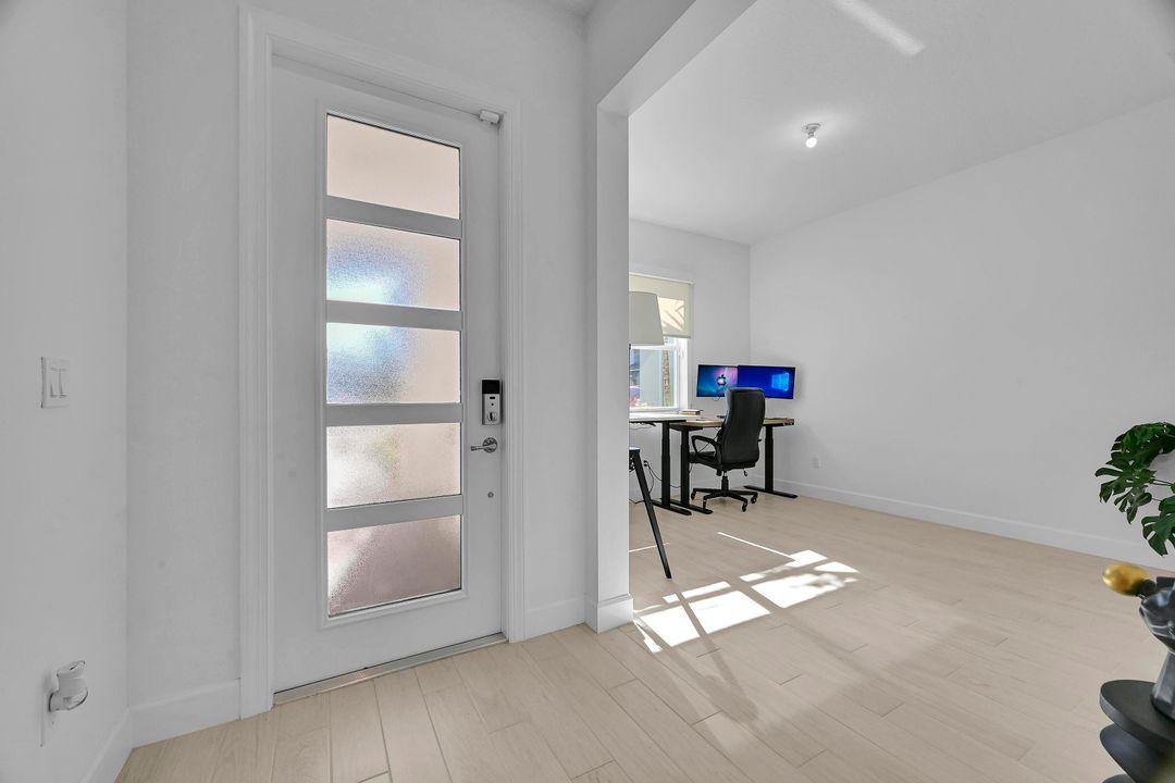 For Rent: $4,100 (3 beds, 2 baths, 2053 Square Feet)