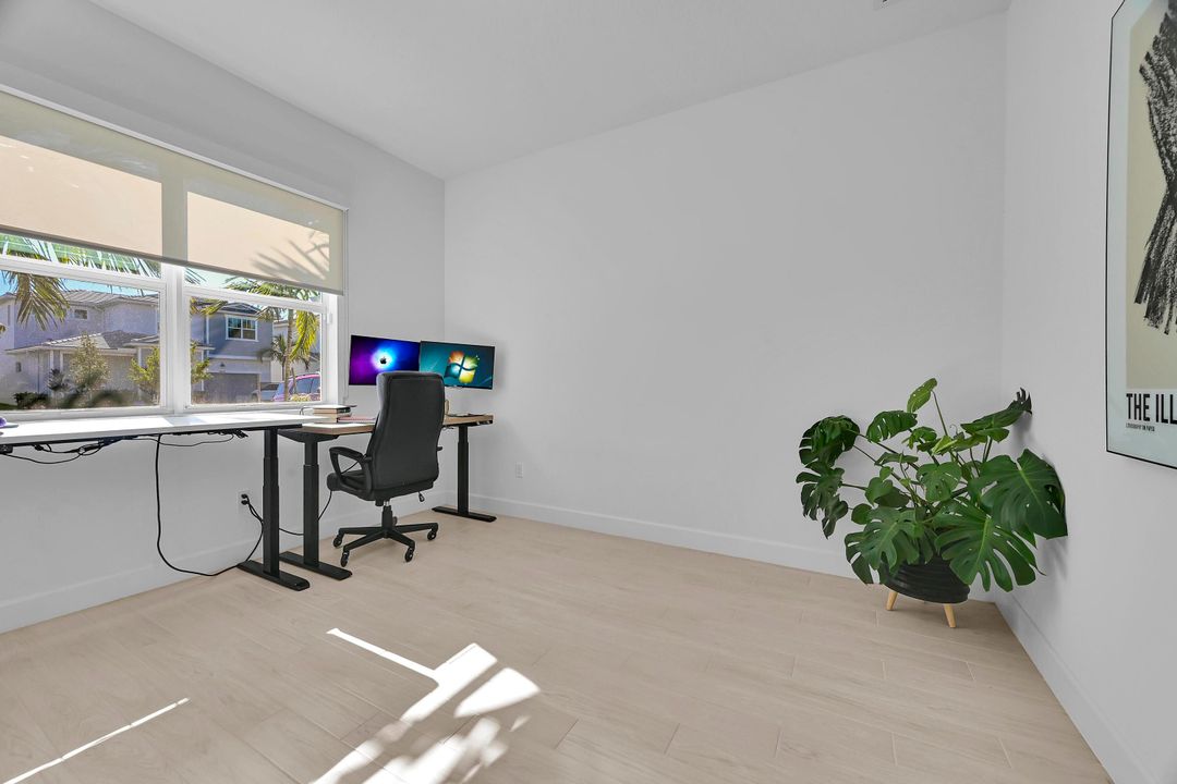 For Rent: $4,100 (3 beds, 2 baths, 2053 Square Feet)