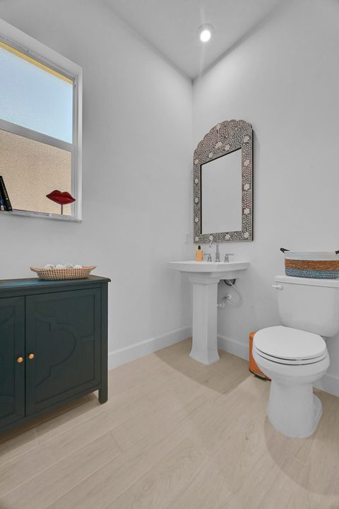 For Rent: $4,100 (3 beds, 2 baths, 2053 Square Feet)