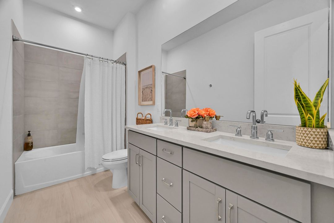 For Rent: $4,100 (3 beds, 2 baths, 2053 Square Feet)