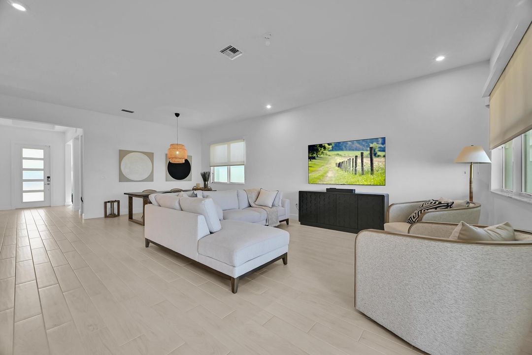 For Rent: $4,100 (3 beds, 2 baths, 2053 Square Feet)