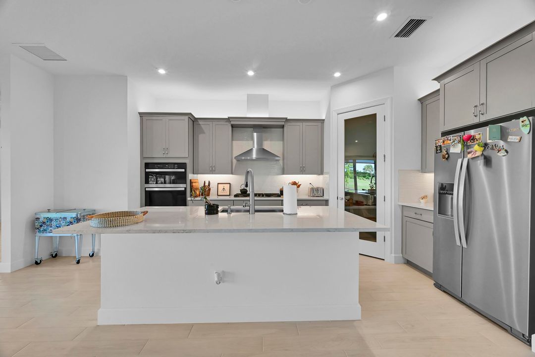 For Rent: $4,100 (3 beds, 2 baths, 2053 Square Feet)