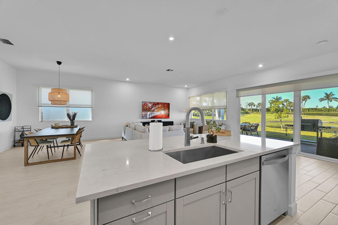 For Rent: $4,100 (3 beds, 2 baths, 2053 Square Feet)