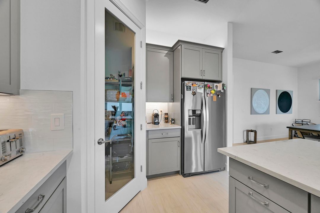 For Rent: $4,100 (3 beds, 2 baths, 2053 Square Feet)