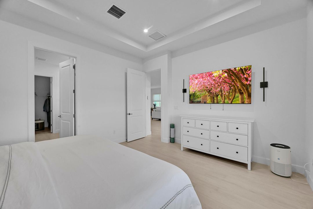 For Rent: $4,100 (3 beds, 2 baths, 2053 Square Feet)