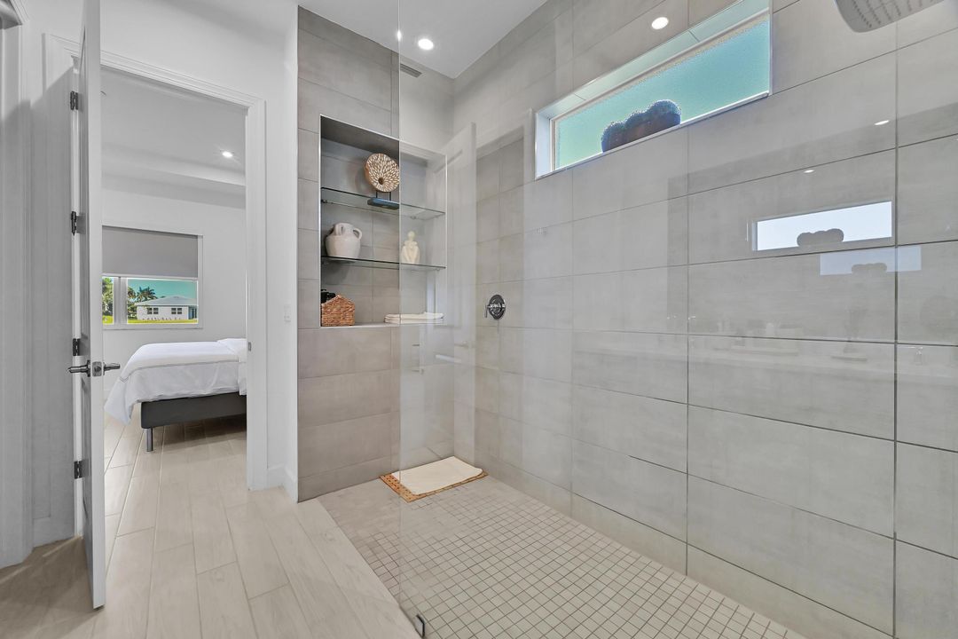 For Rent: $4,100 (3 beds, 2 baths, 2053 Square Feet)