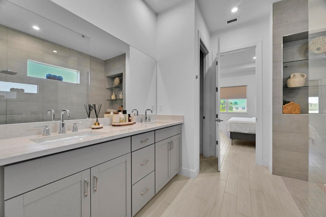 For Rent: $4,100 (3 beds, 2 baths, 2053 Square Feet)