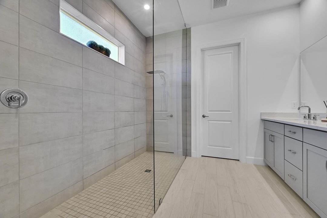 For Rent: $4,100 (3 beds, 2 baths, 2053 Square Feet)