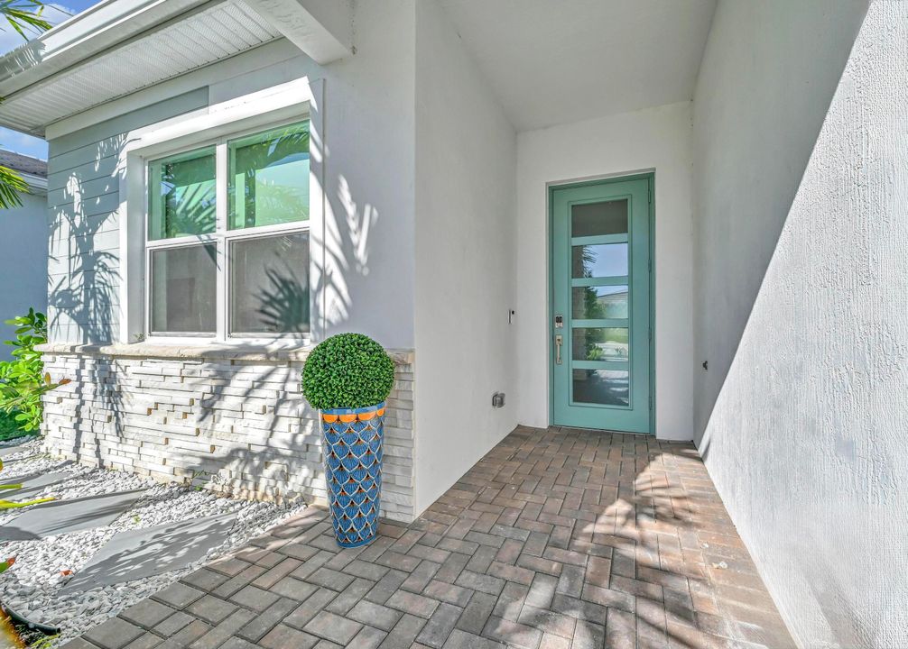 For Rent: $4,100 (3 beds, 2 baths, 2053 Square Feet)