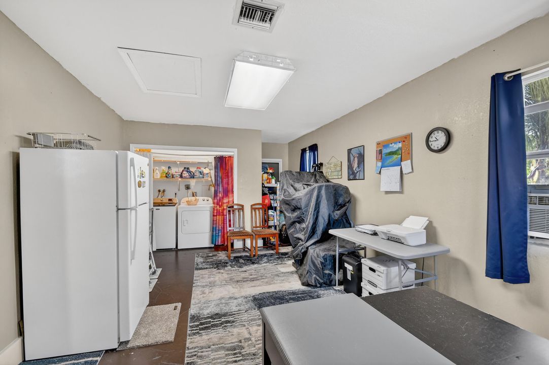 For Sale: $599,000 (3 beds, 2 baths, 1717 Square Feet)
