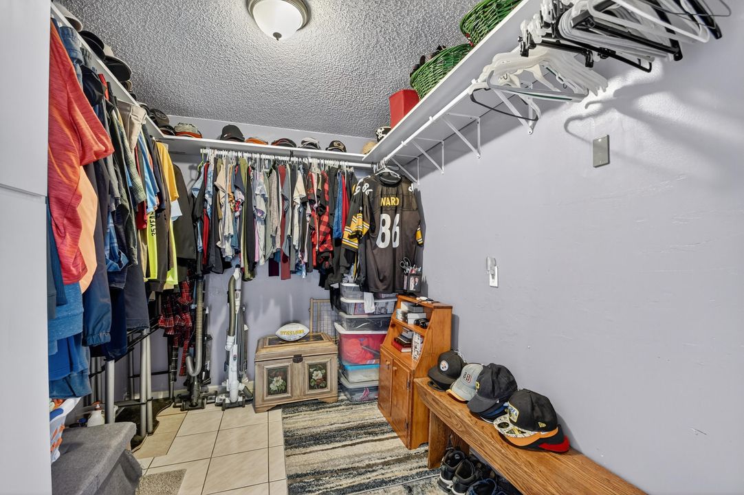 For Sale: $599,000 (3 beds, 2 baths, 1717 Square Feet)