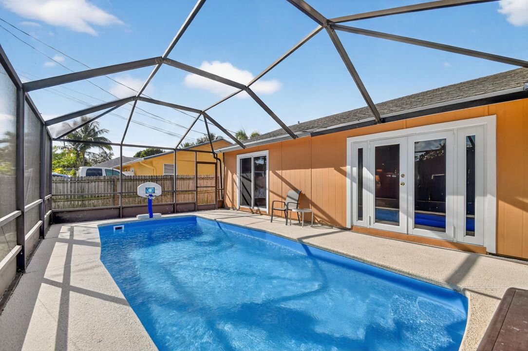 For Sale: $599,000 (3 beds, 2 baths, 1717 Square Feet)