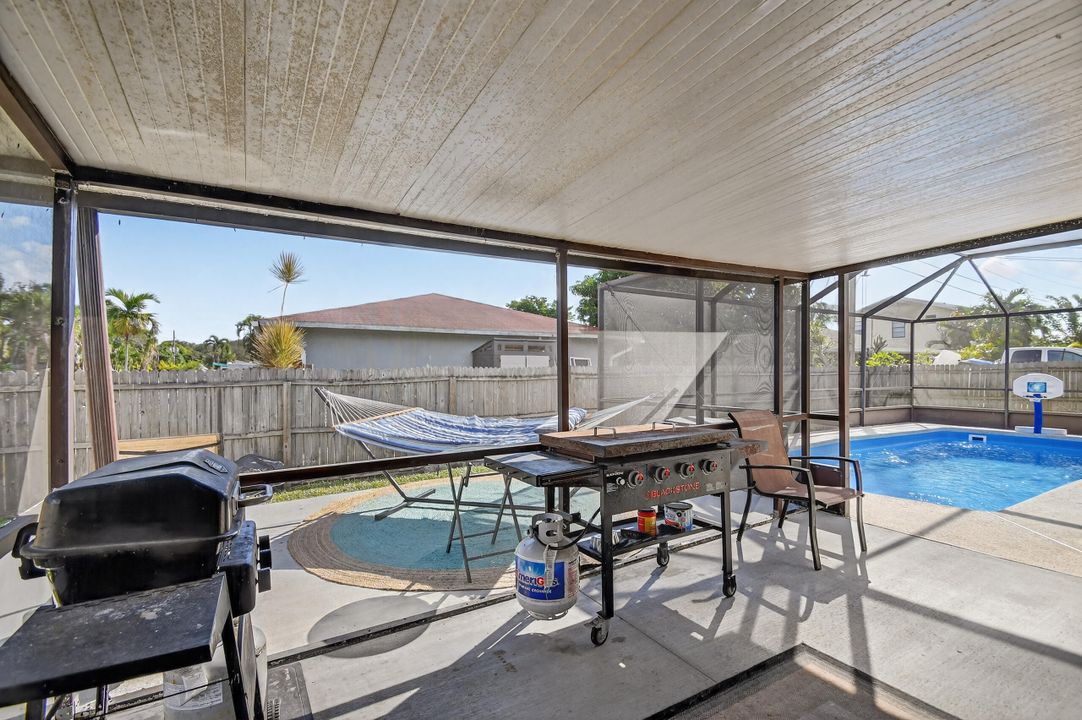 For Sale: $599,000 (3 beds, 2 baths, 1717 Square Feet)