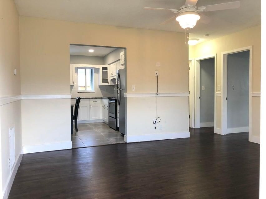 Active With Contract: $2,250 (2 beds, 1 baths, 891 Square Feet)