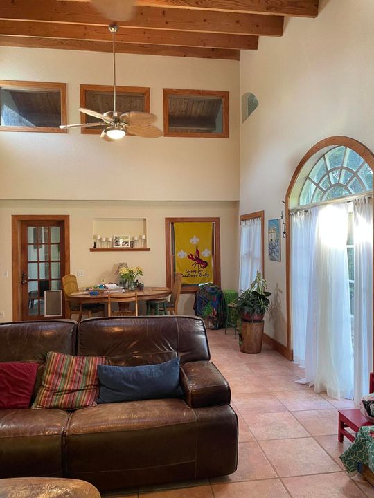 待售: $734,900 (4 贝兹, 2 浴室, 1724 平方英尺)