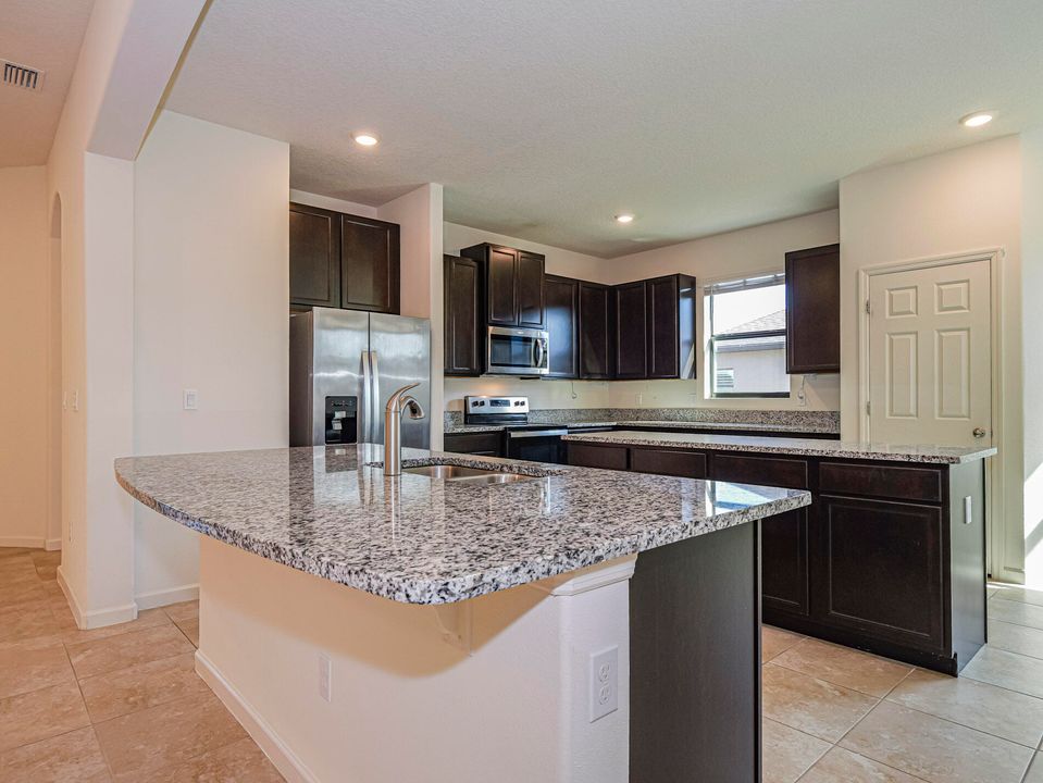 For Rent: $2,900 (3 beds, 3 baths, 2353 Square Feet)